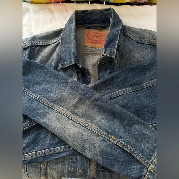 Levi's Faded Classic Trucker Blue Denim Small Jacket Distressed Red Tab 72335
